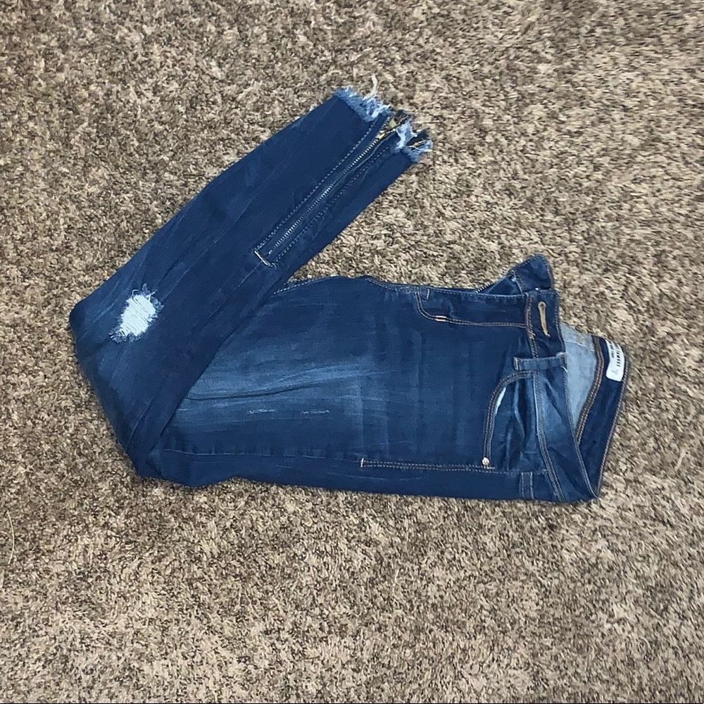 Denim distressed jeans